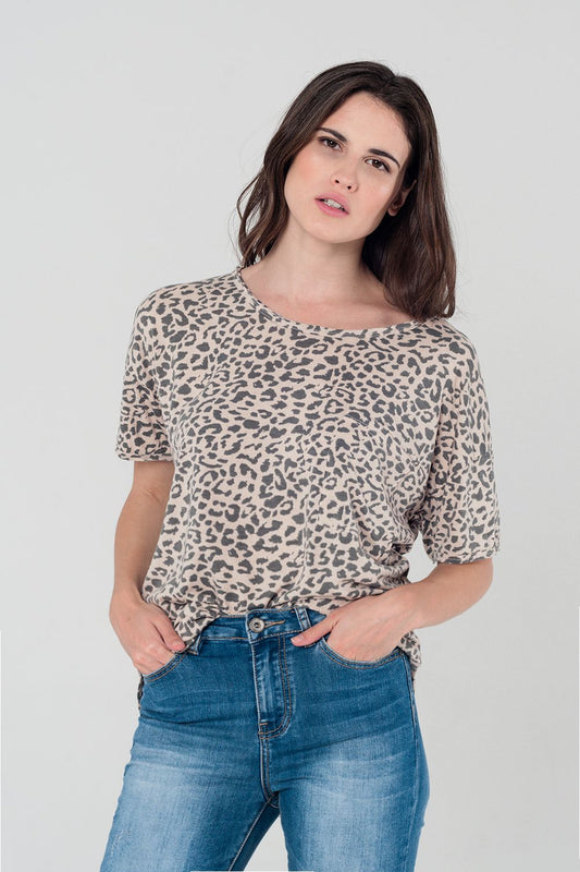 T-shirt oversize rose avec motif léopard et détail dans le dos