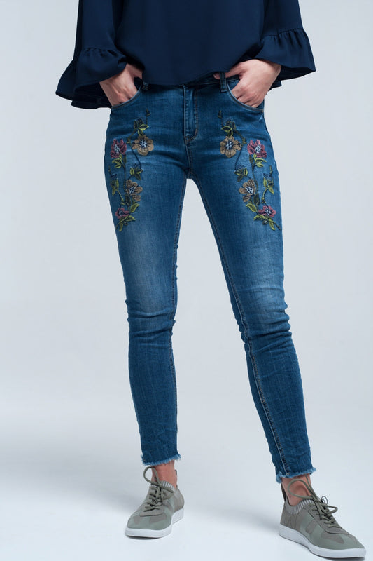 Jean skinny bleu et broderies
