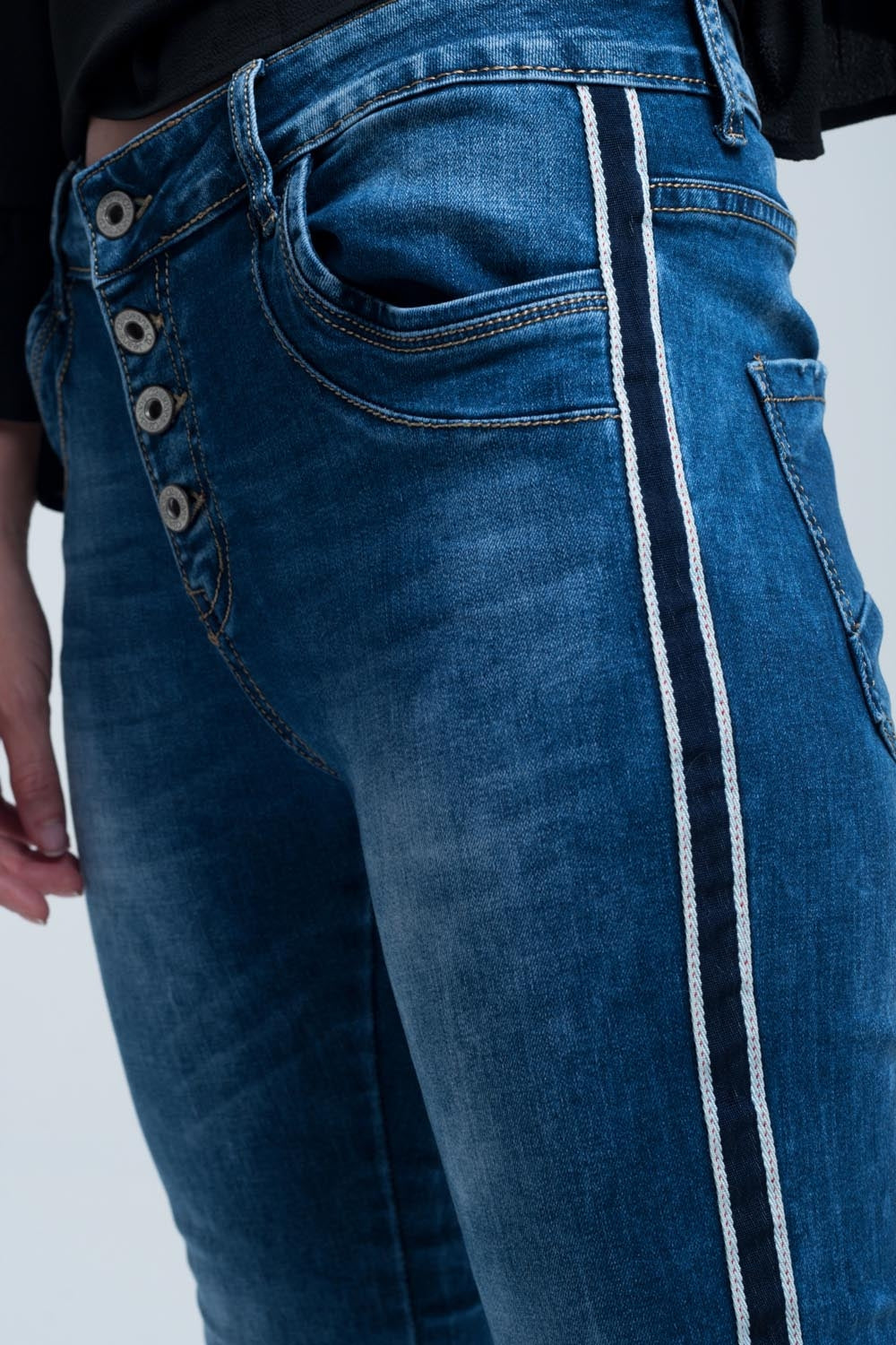 Jean skinny avec rayures sur le côté