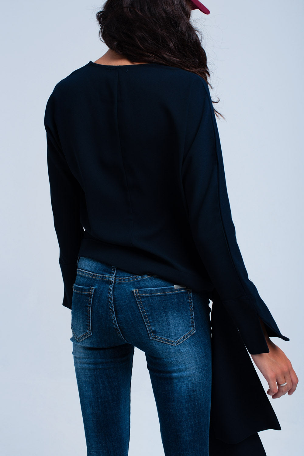 Haut navy avec noeud
