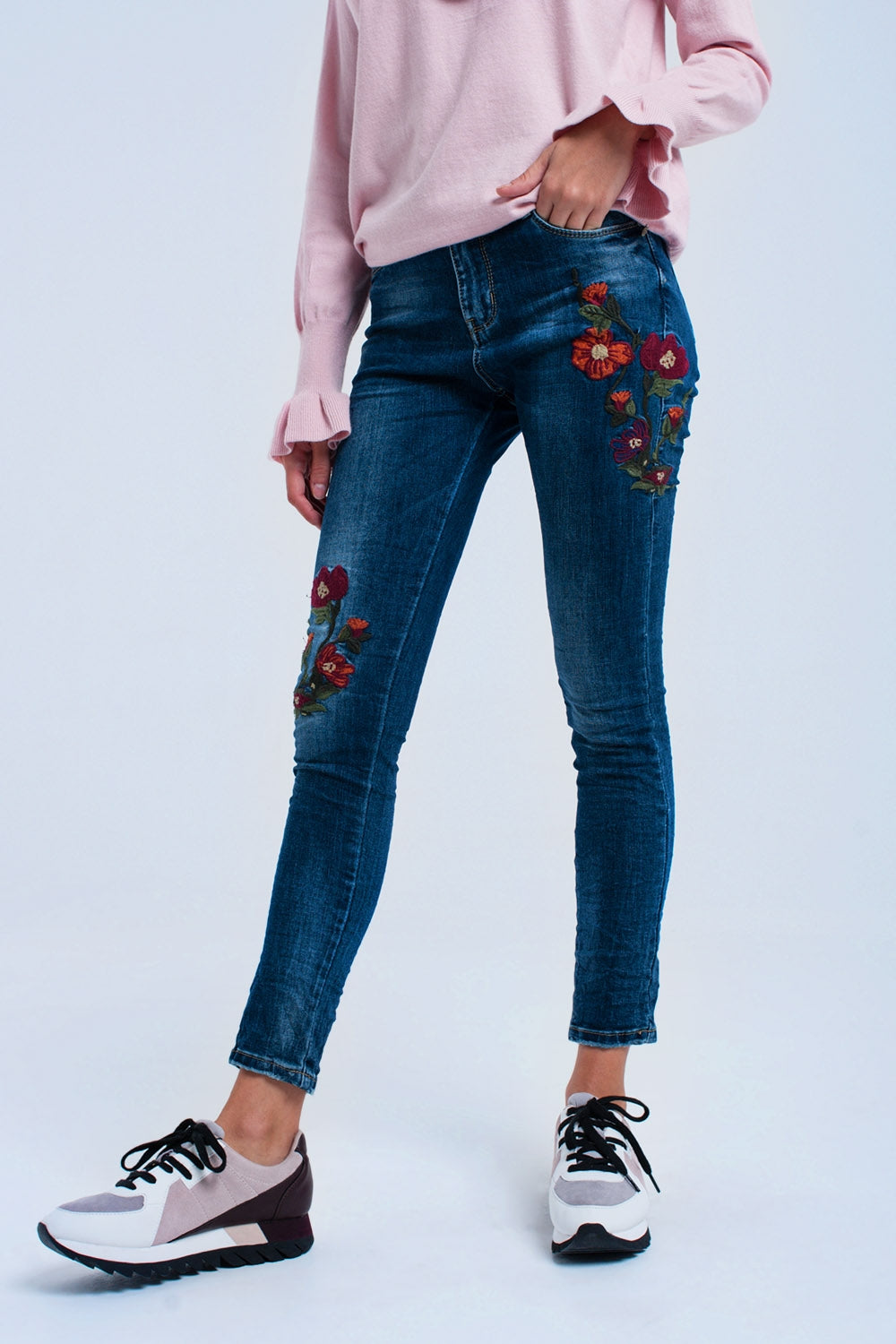 Skinny jean avec fleurs