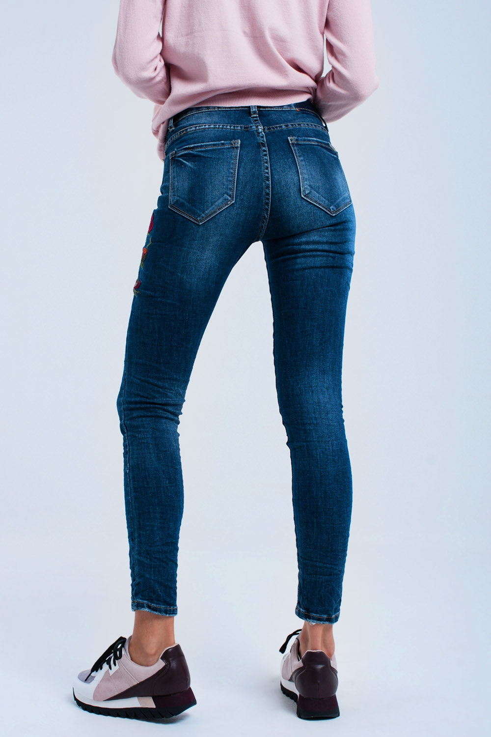 Skinny jean avec fleurs