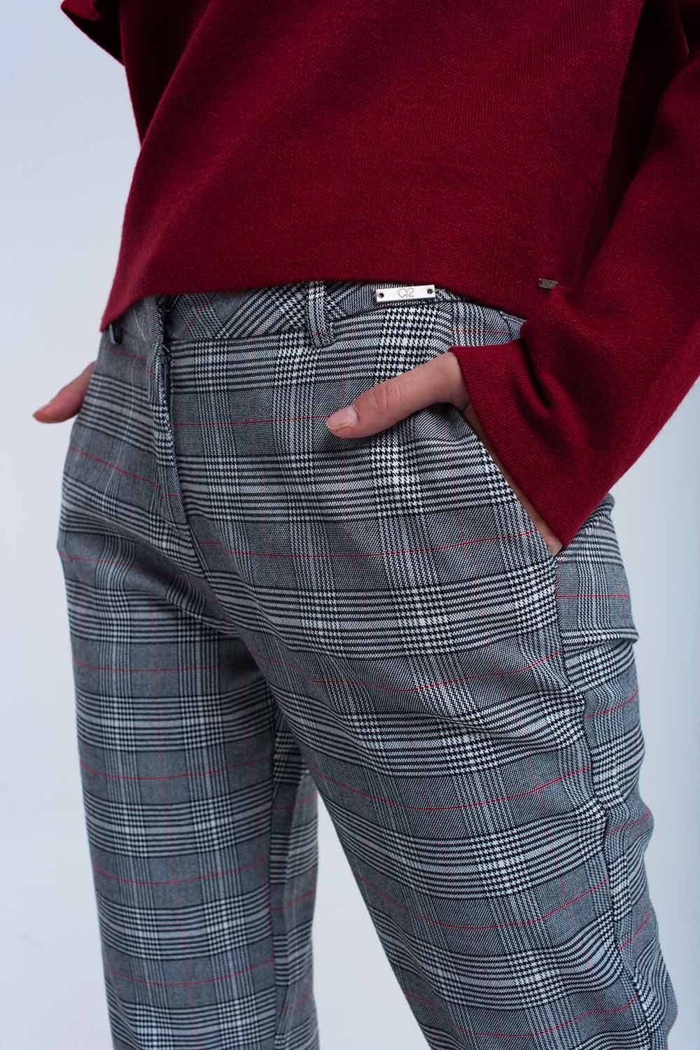 Pantalon gris imprimé rouge tartan