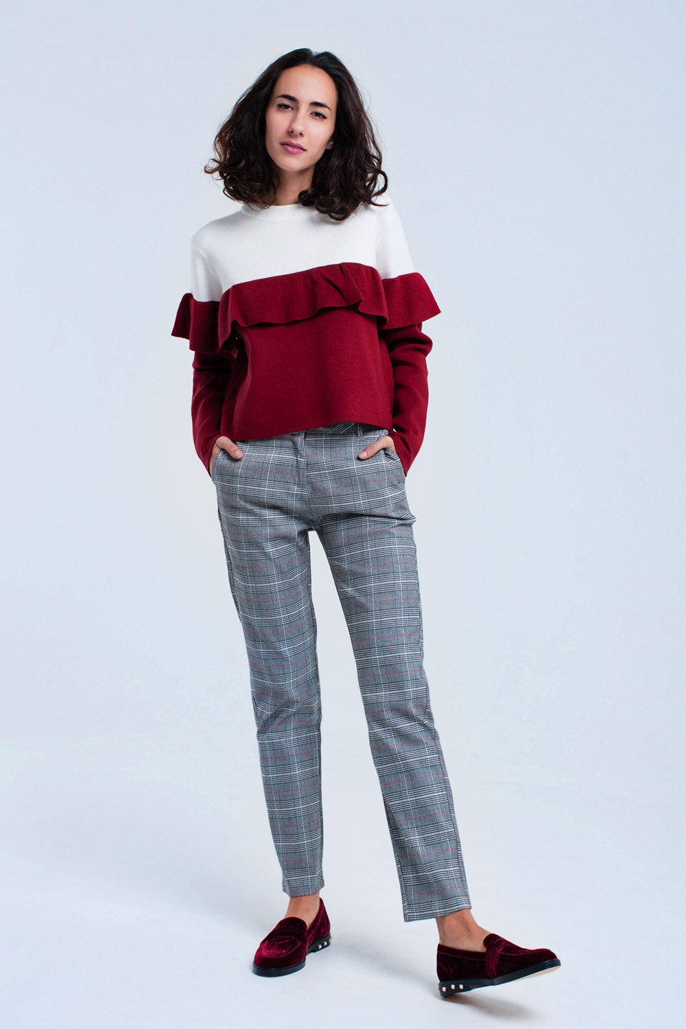 Pantalon gris imprimé rouge tartan