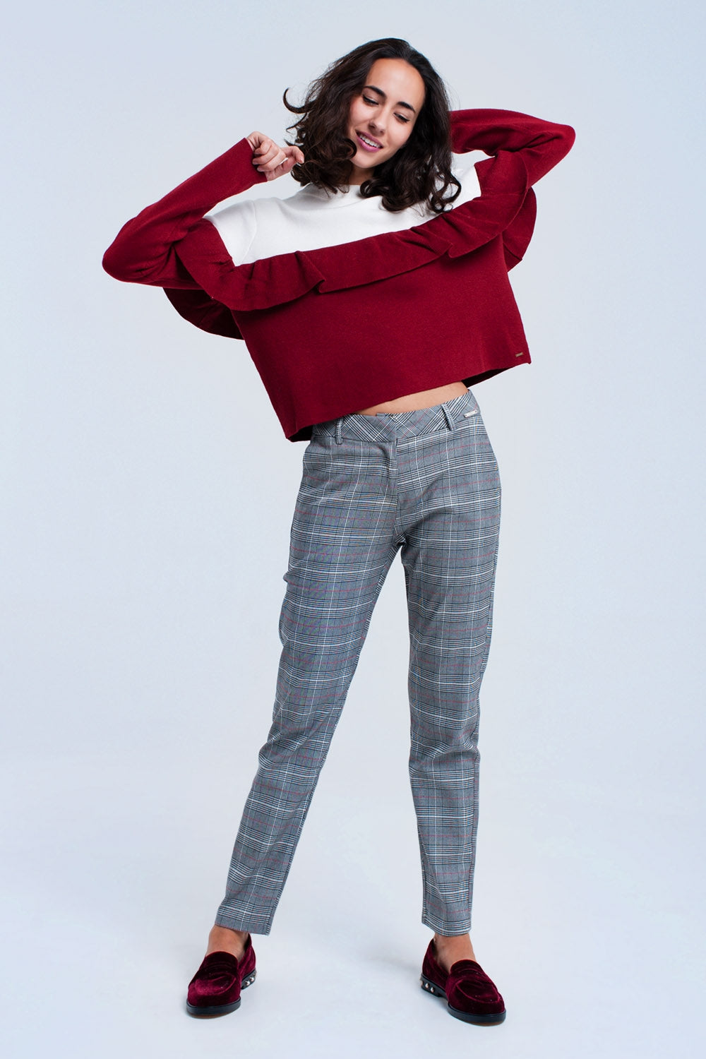 Pantalon gris imprimé rouge tartan
