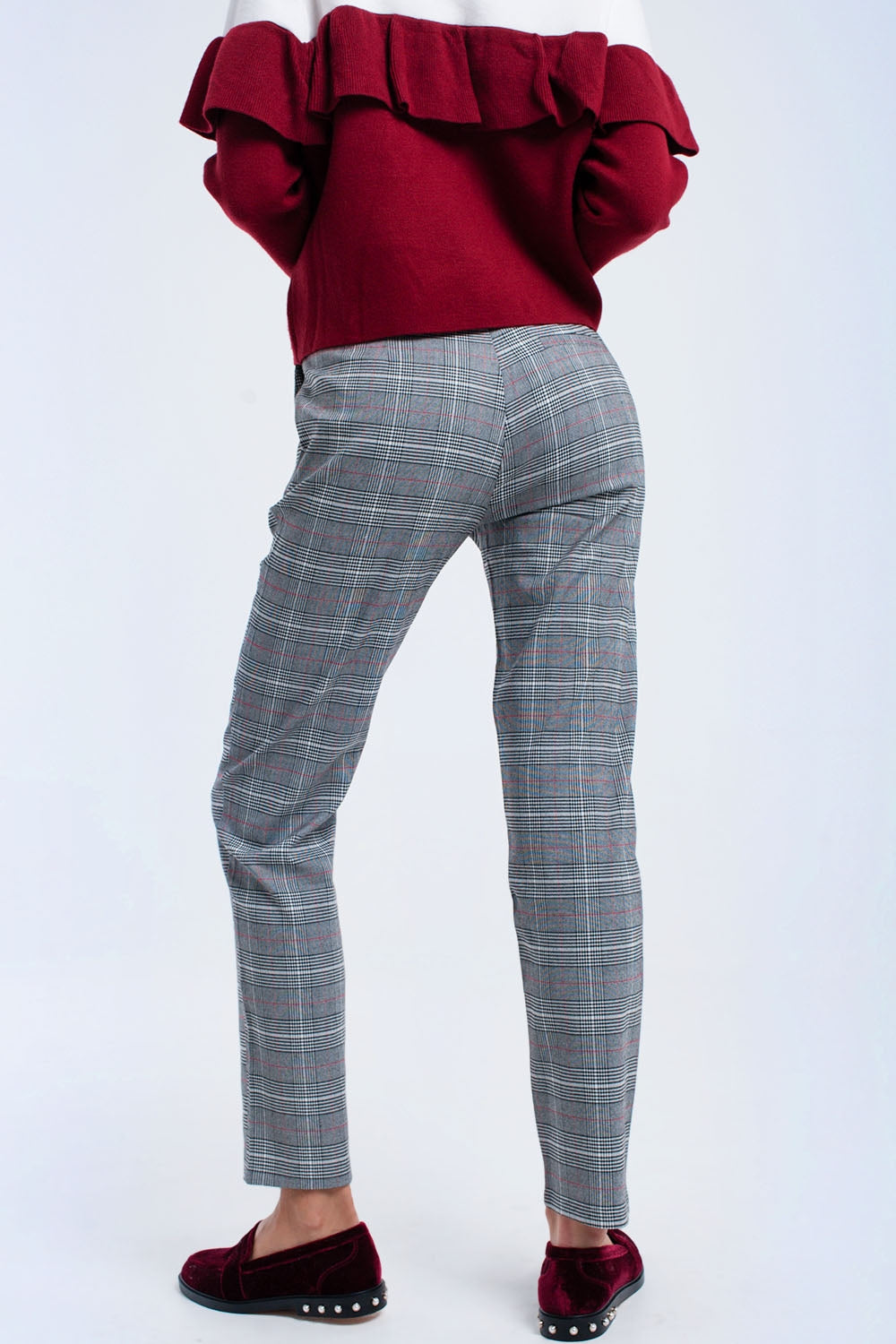 Pantalon gris imprimé rouge tartan