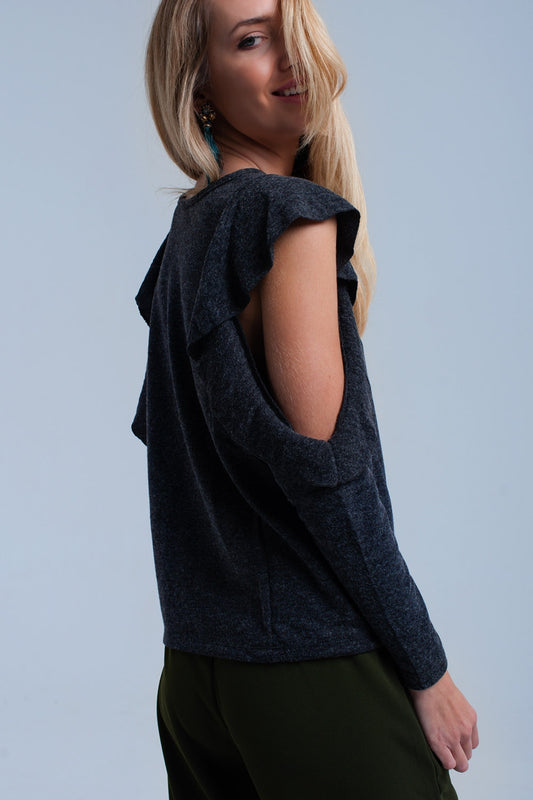 Top gris foncé avec plis et détail ouvert