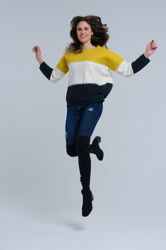 Pull jaune tricoté avec perles