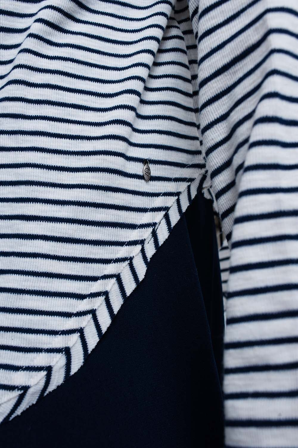 Pull asymétrique rayé bleu