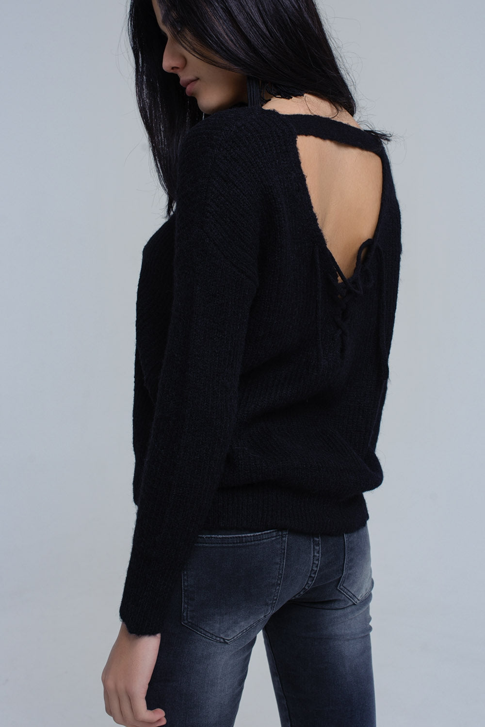Pull en maille noir avec fermeture à nouer
