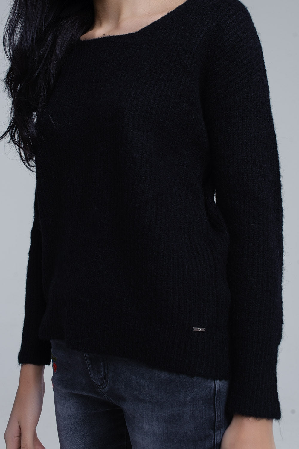Pull en maille noir avec fermeture à nouer