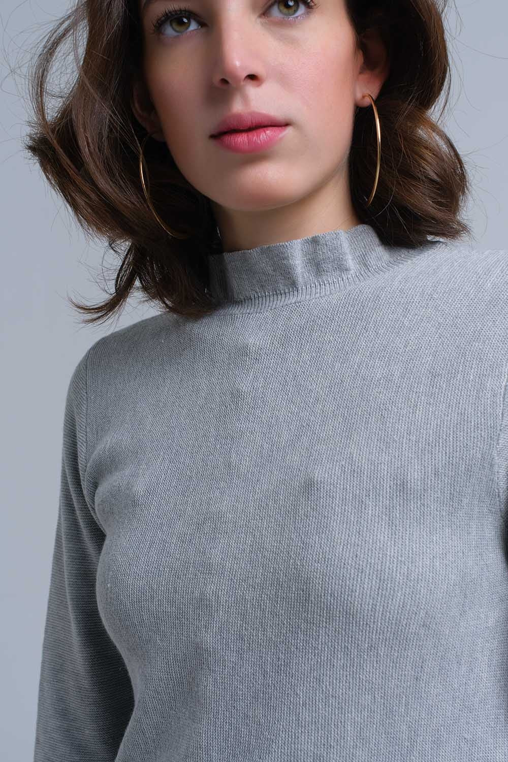 Pull à volants en gris