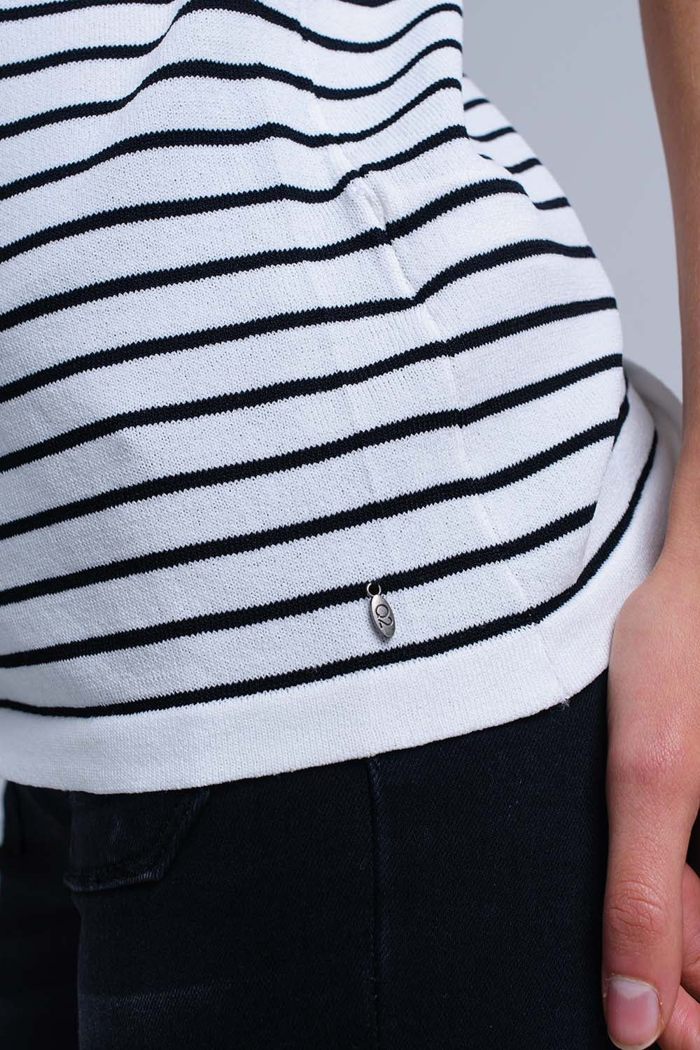 Pull rayé blanc avec broderie