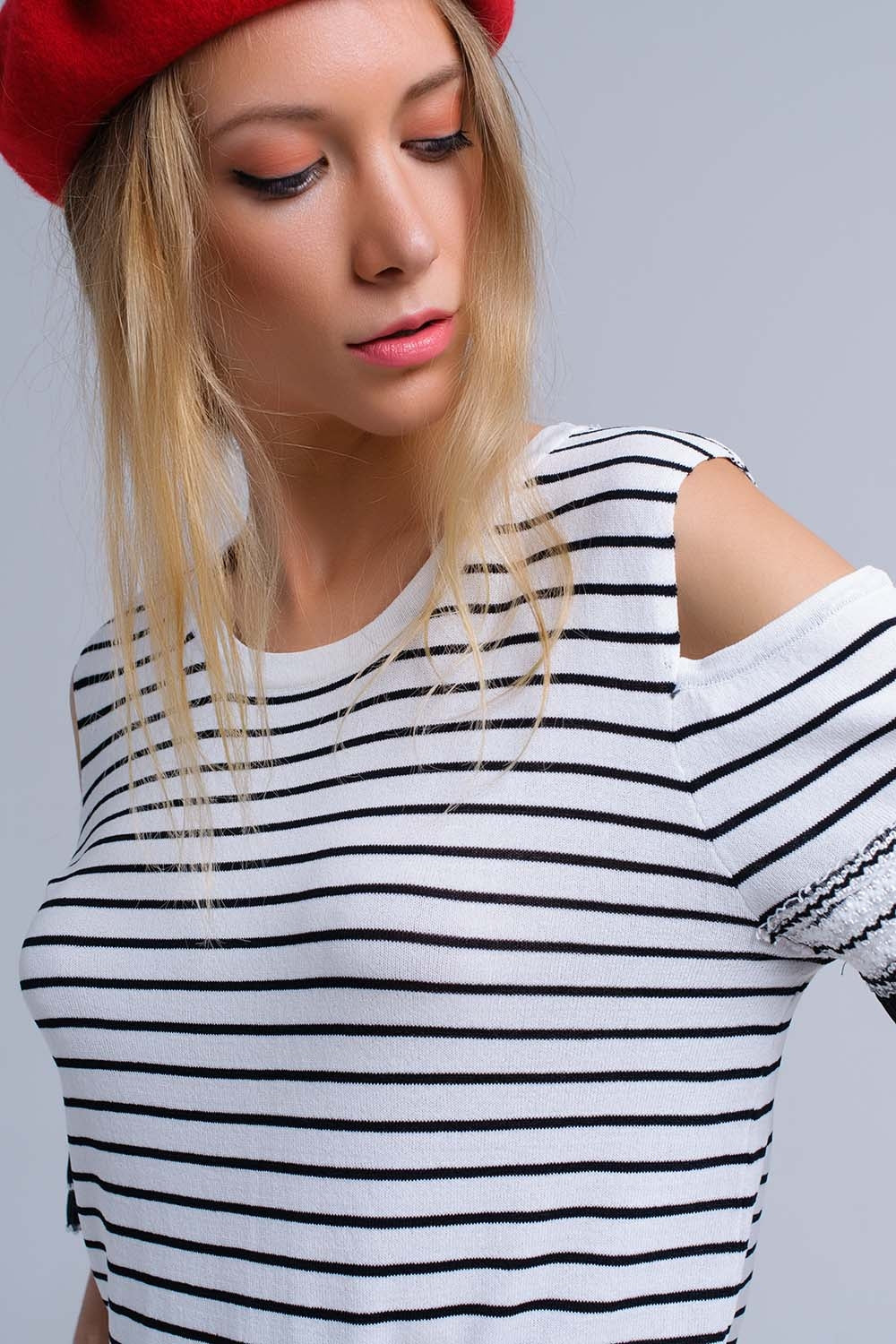 Pull rayé blanc avec broderie