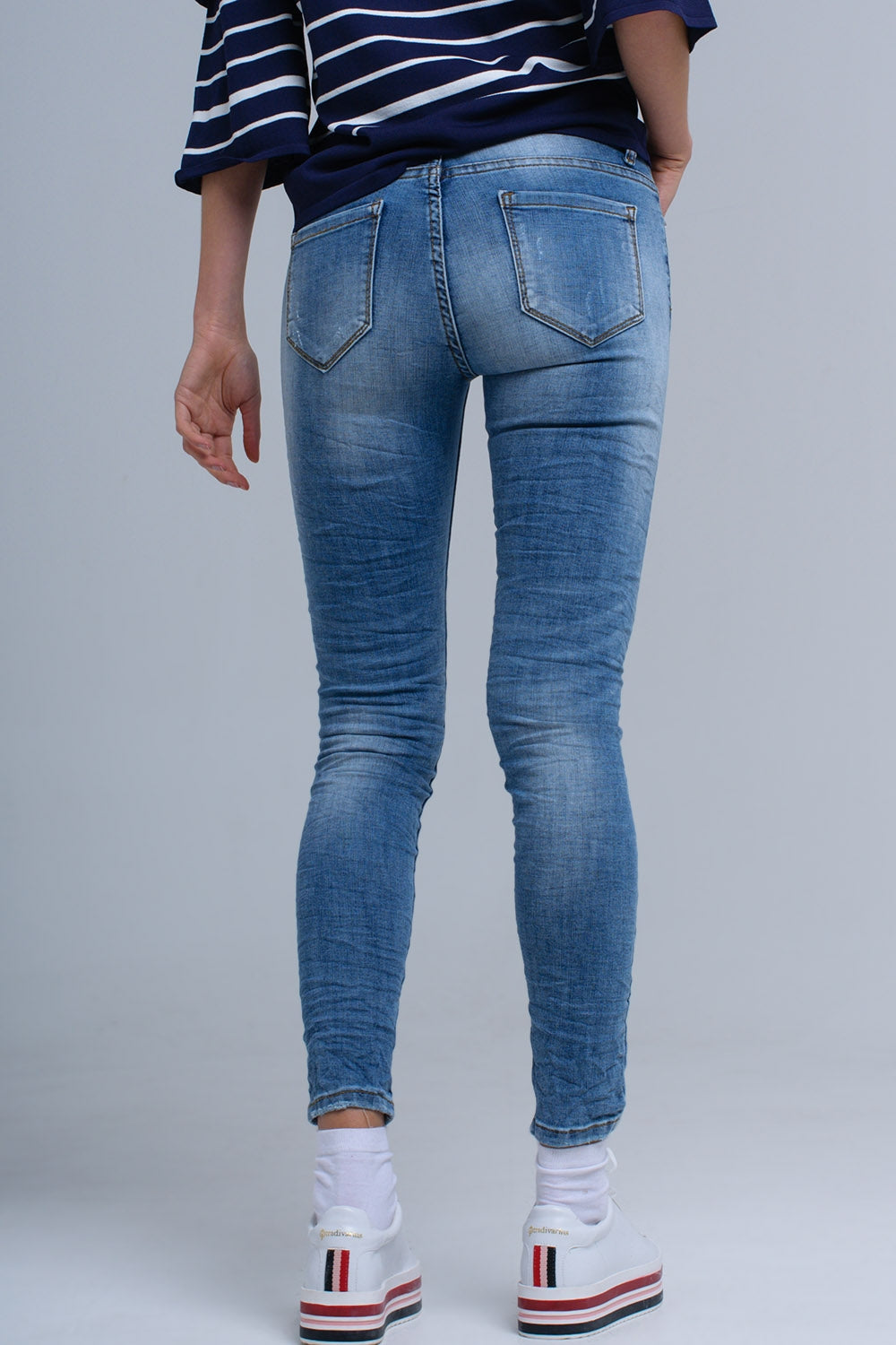 Jeans skinny avec déchirures