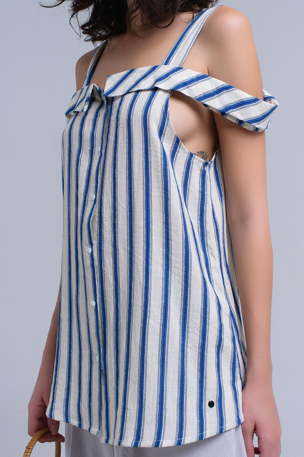 Top crème à rayures bleues