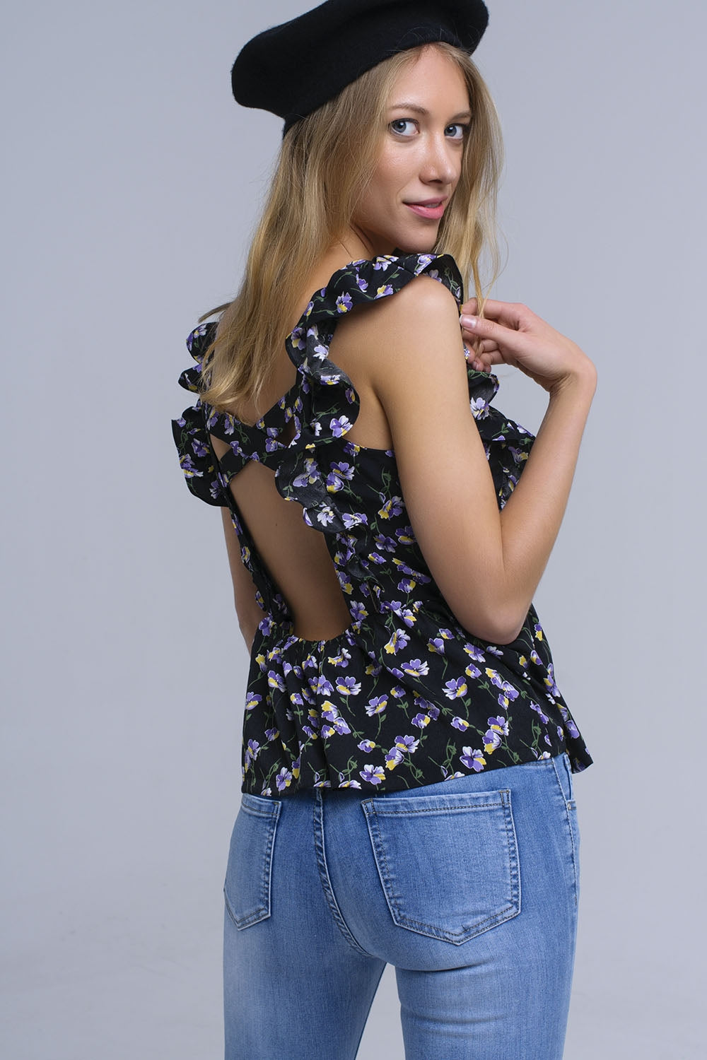 Chemise noir croisée avec des volants