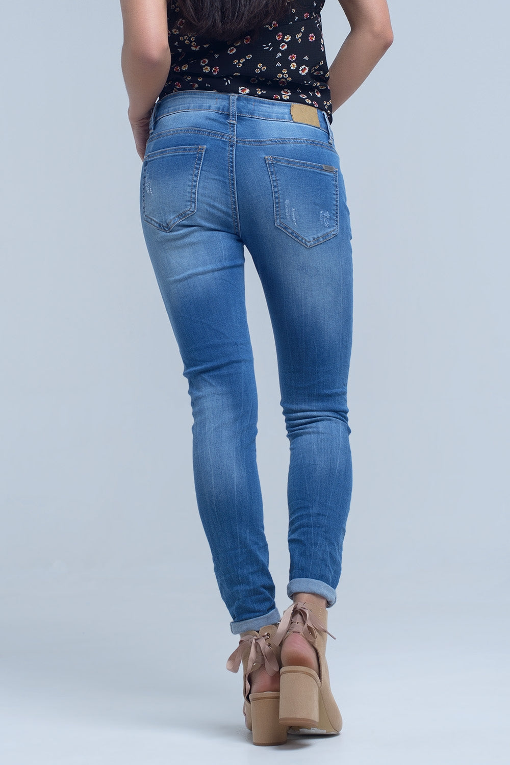 Jean skinny avec déchirures au genou