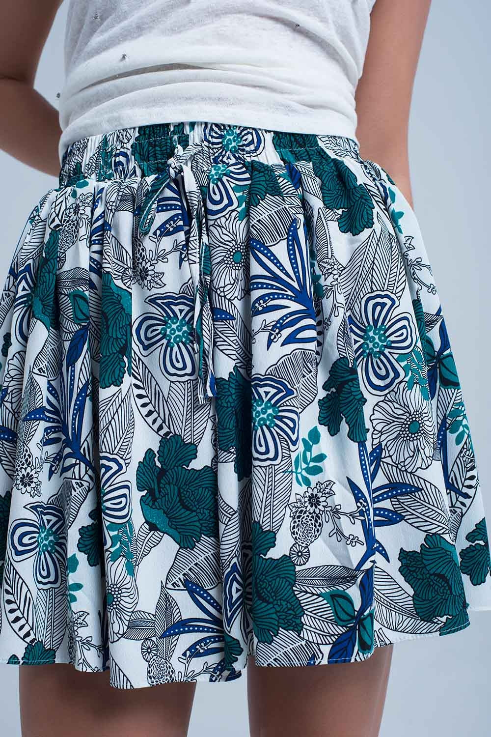Mini-jupe bleue à imprimé floral