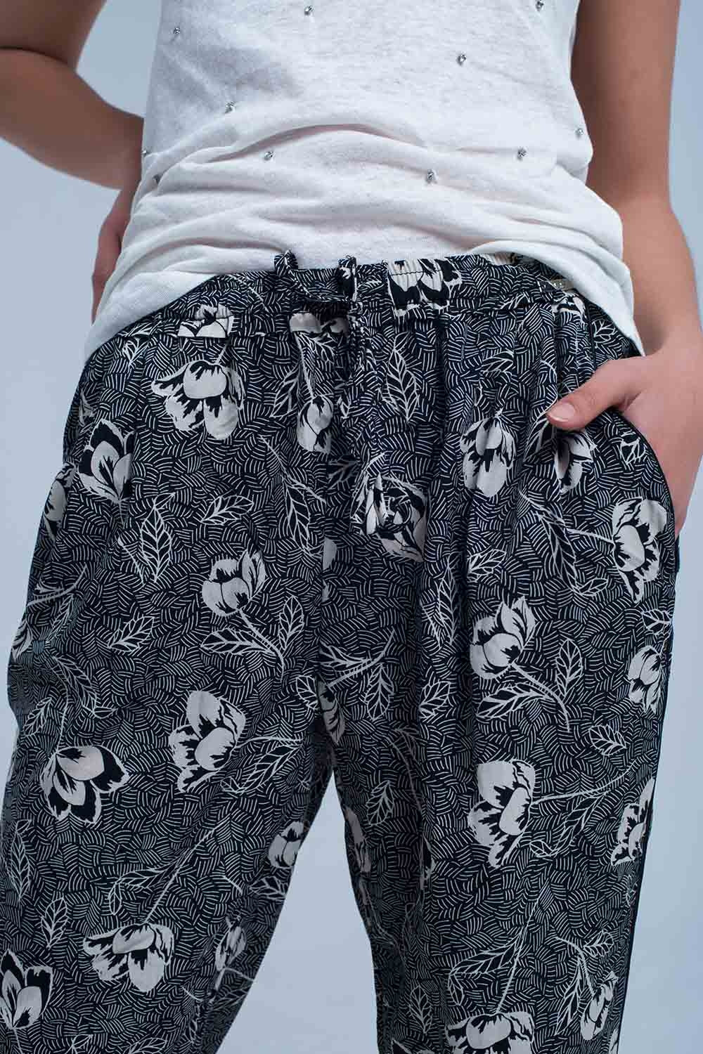 Pantalon noir à imprimé floral