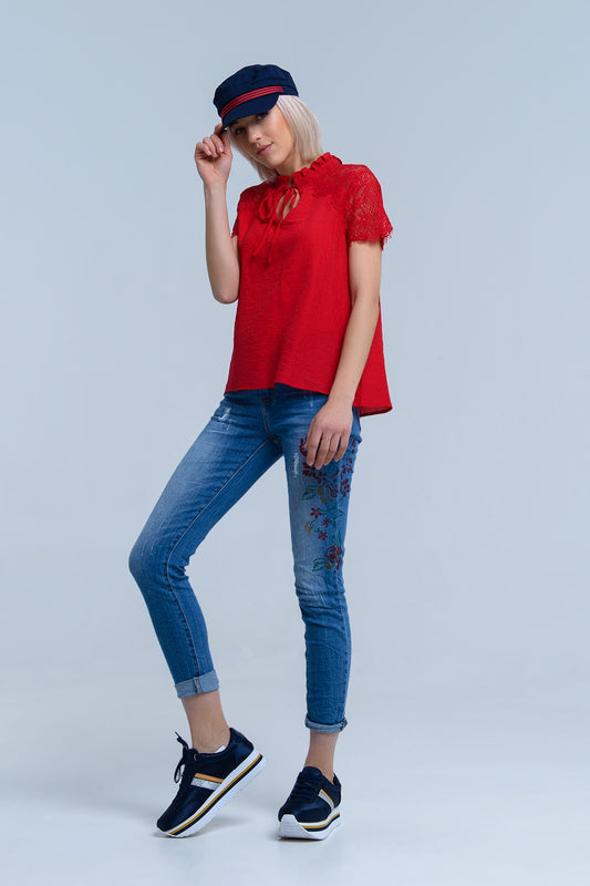 Jean skinny avec fleurs peintes