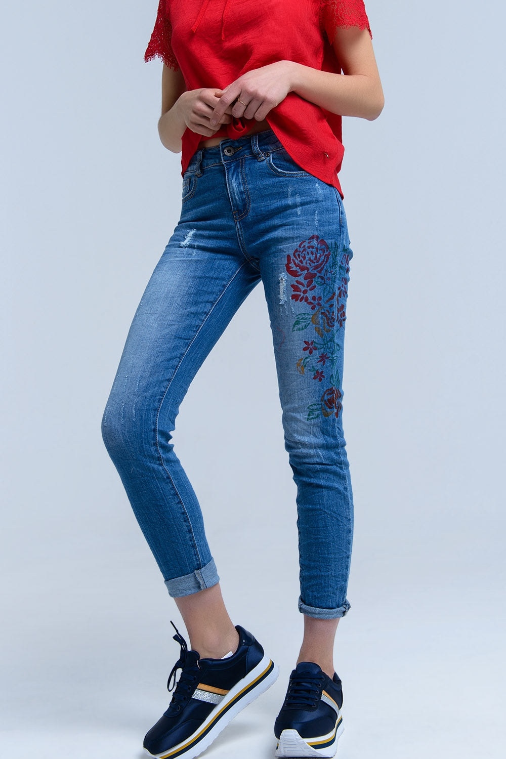 Jean skinny avec fleurs peintes