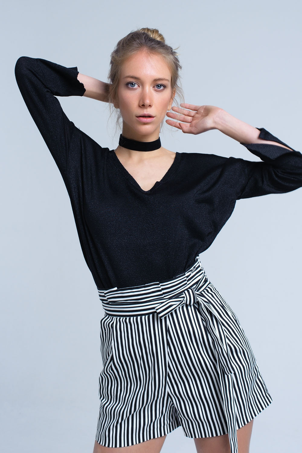 Pull en maille noire avec détail en lurex doré