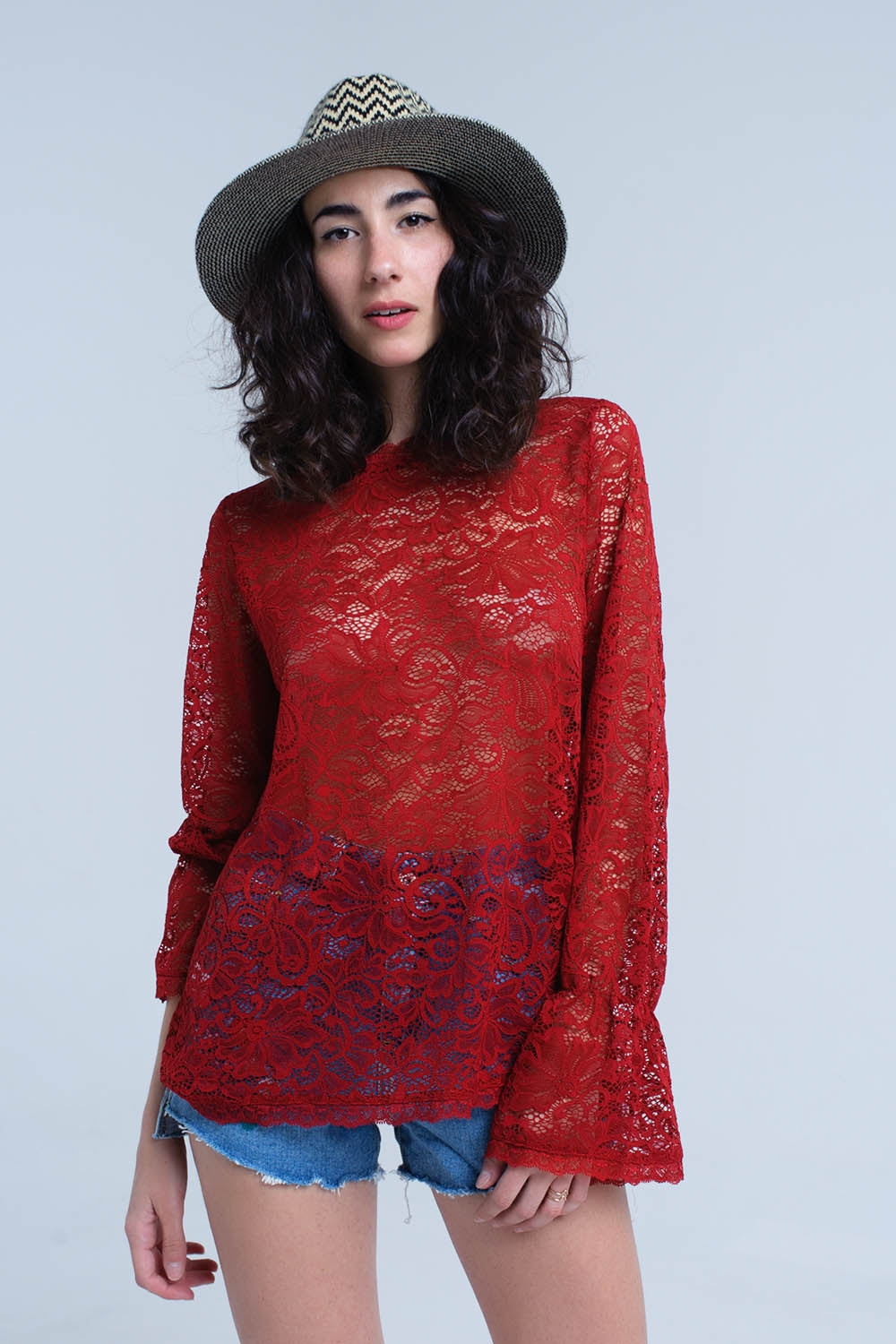 Top en dentelle transparente bordeaux avec manches cloche