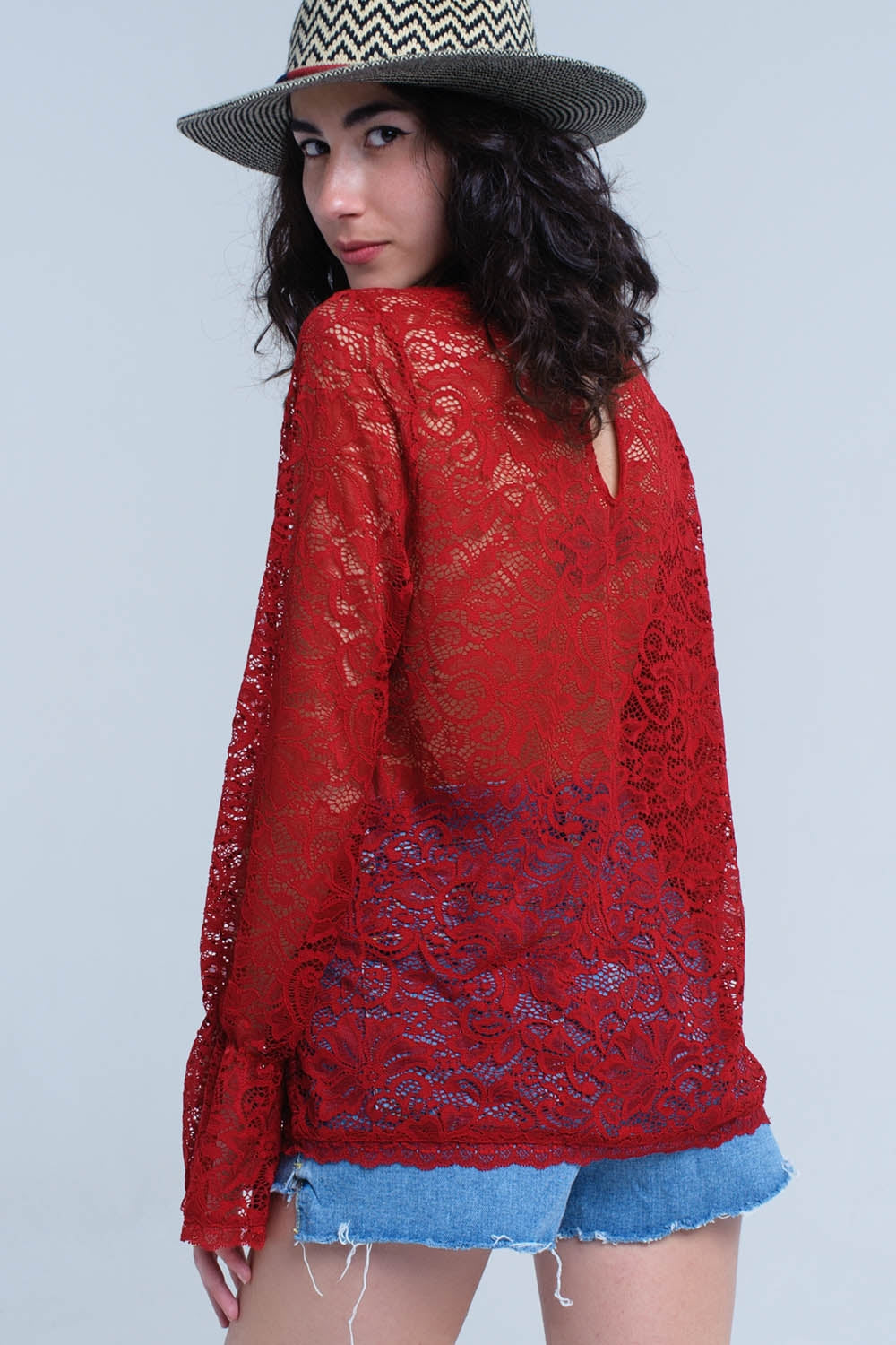 Top en dentelle transparente bordeaux avec manches cloche