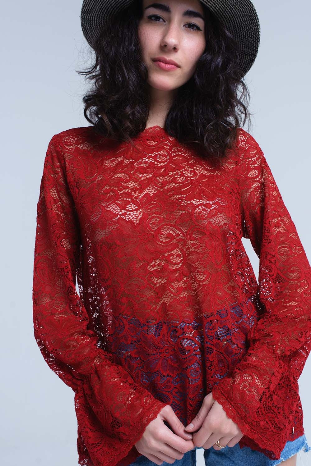Top en dentelle transparente bordeaux avec manches cloche