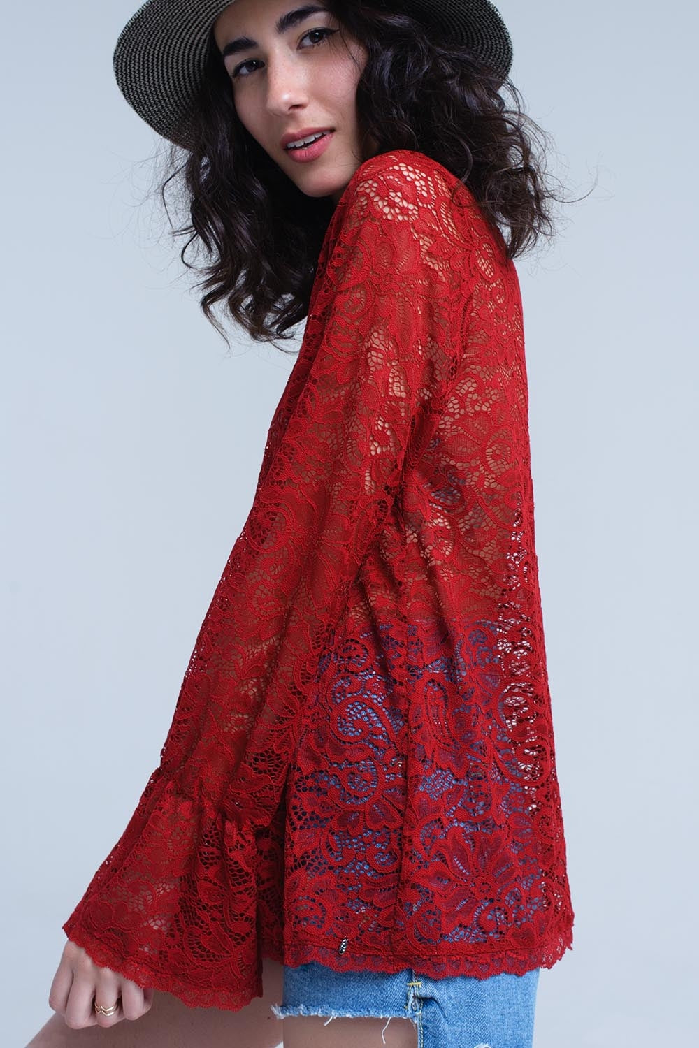 Top en dentelle transparente bordeaux avec manches cloche