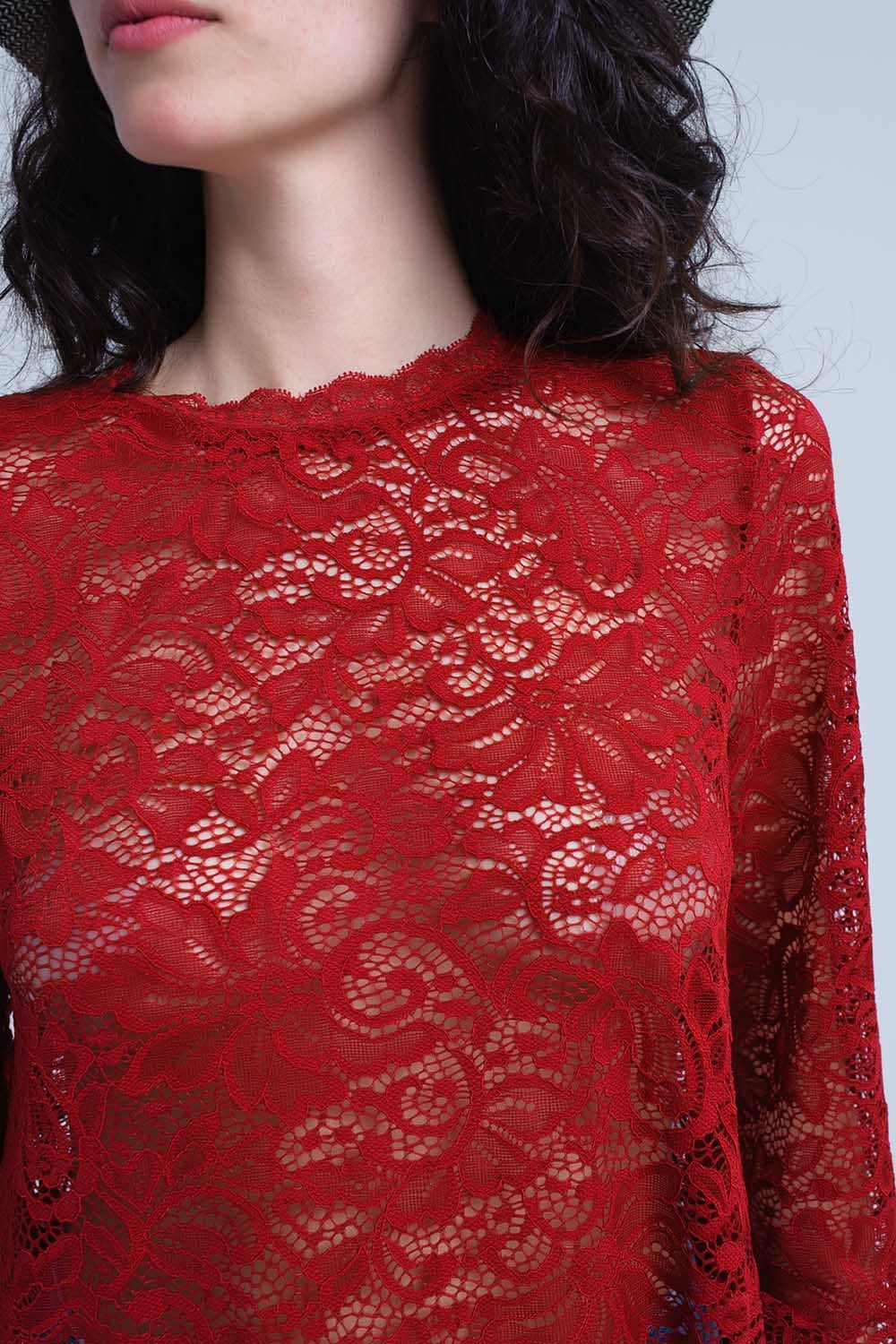 Top en dentelle transparente bordeaux avec manches cloche