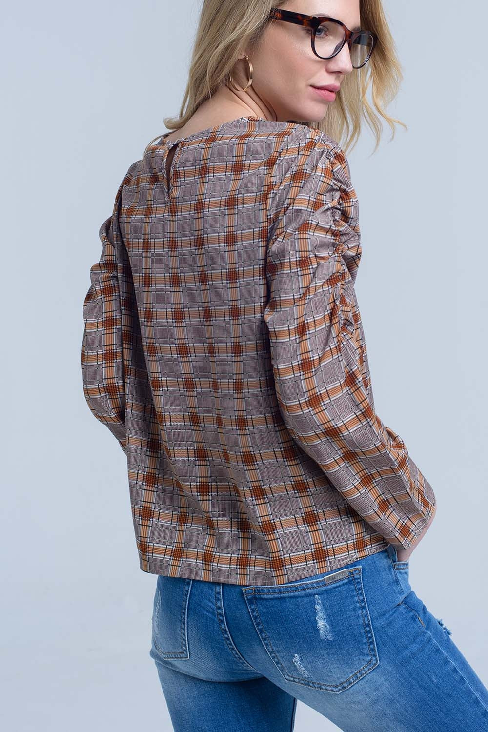Top marron avec imprimé à carreaux