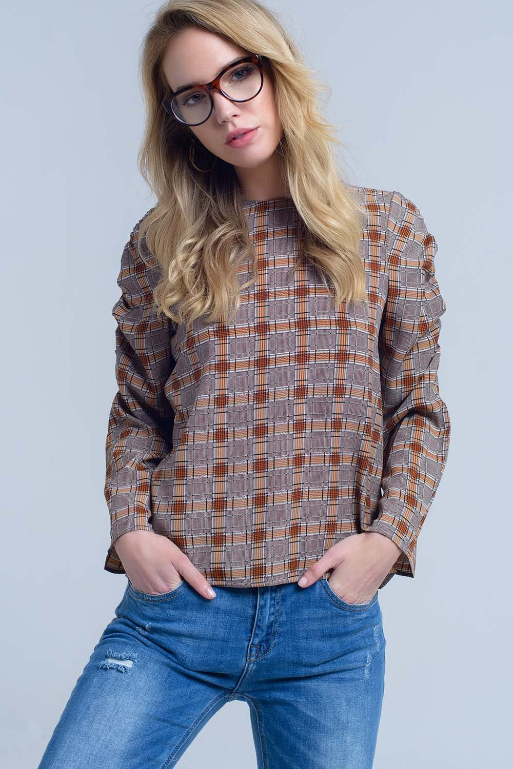 Top marron avec imprimé à carreaux