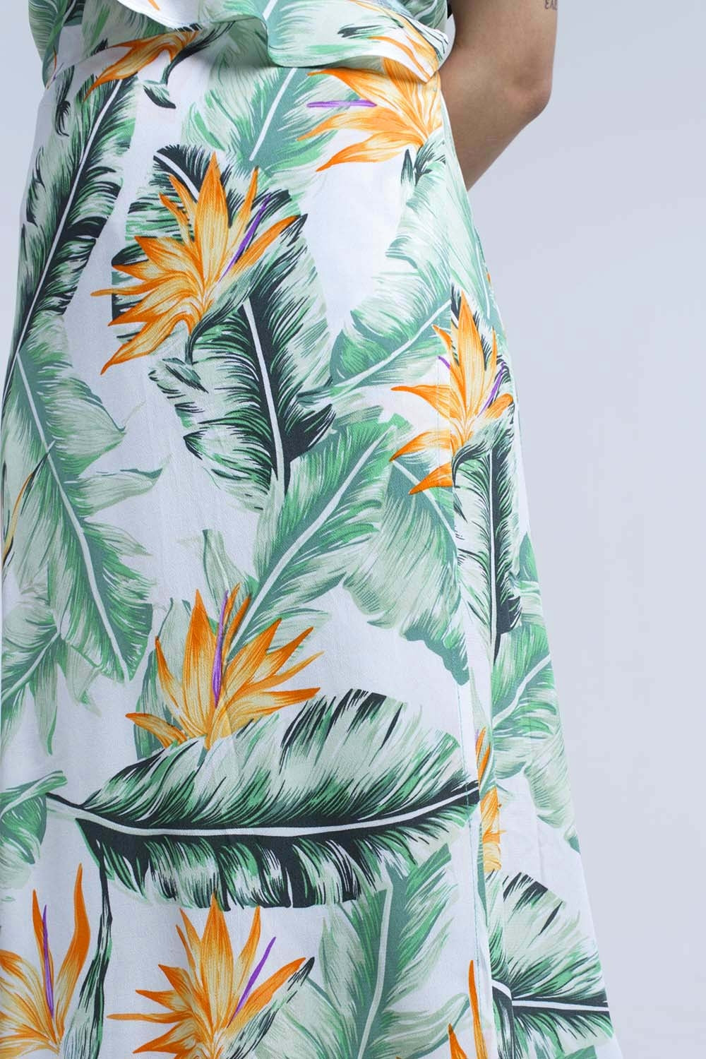 Robe midi blanche en feuilles tropicales