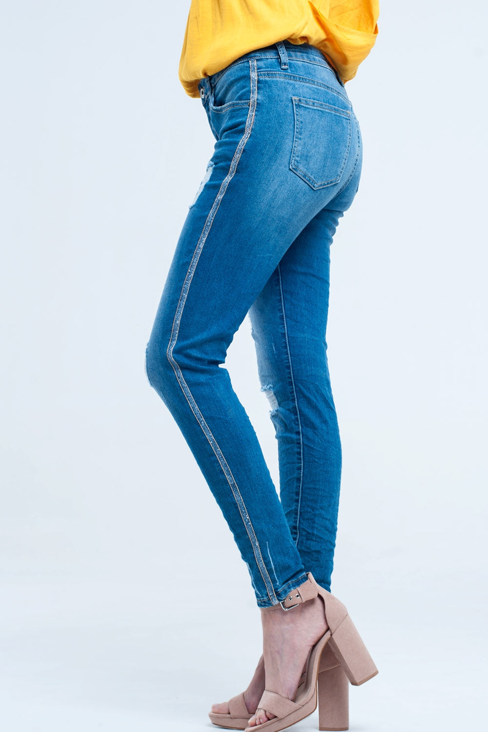 Jean skinny avec déchirures et paillettes