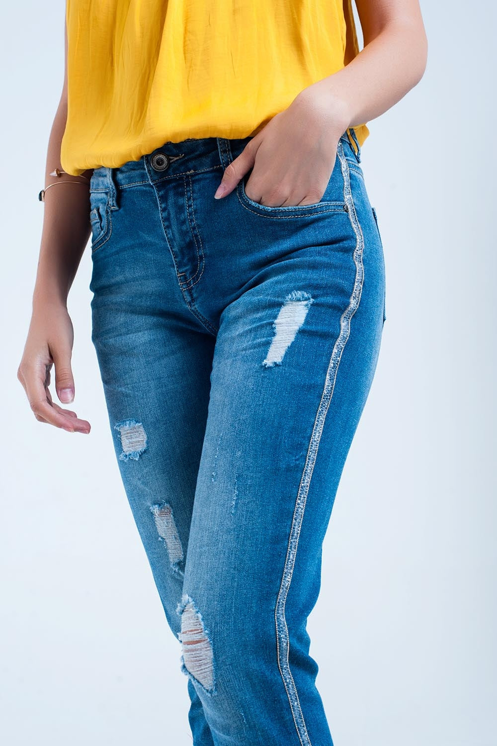Jean skinny avec déchirures et paillettes