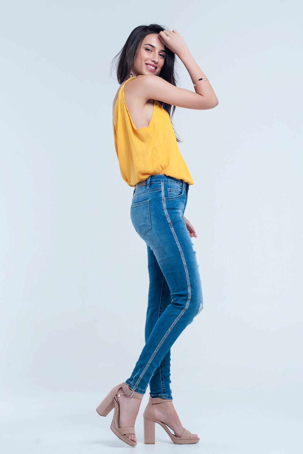 Jean skinny avec déchirures et paillettes