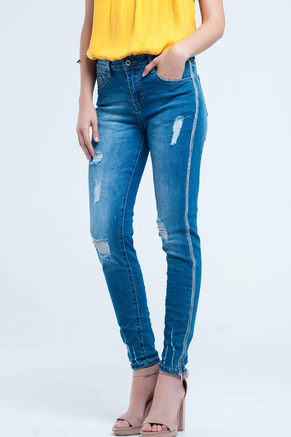 Jean skinny avec déchirures et paillettes