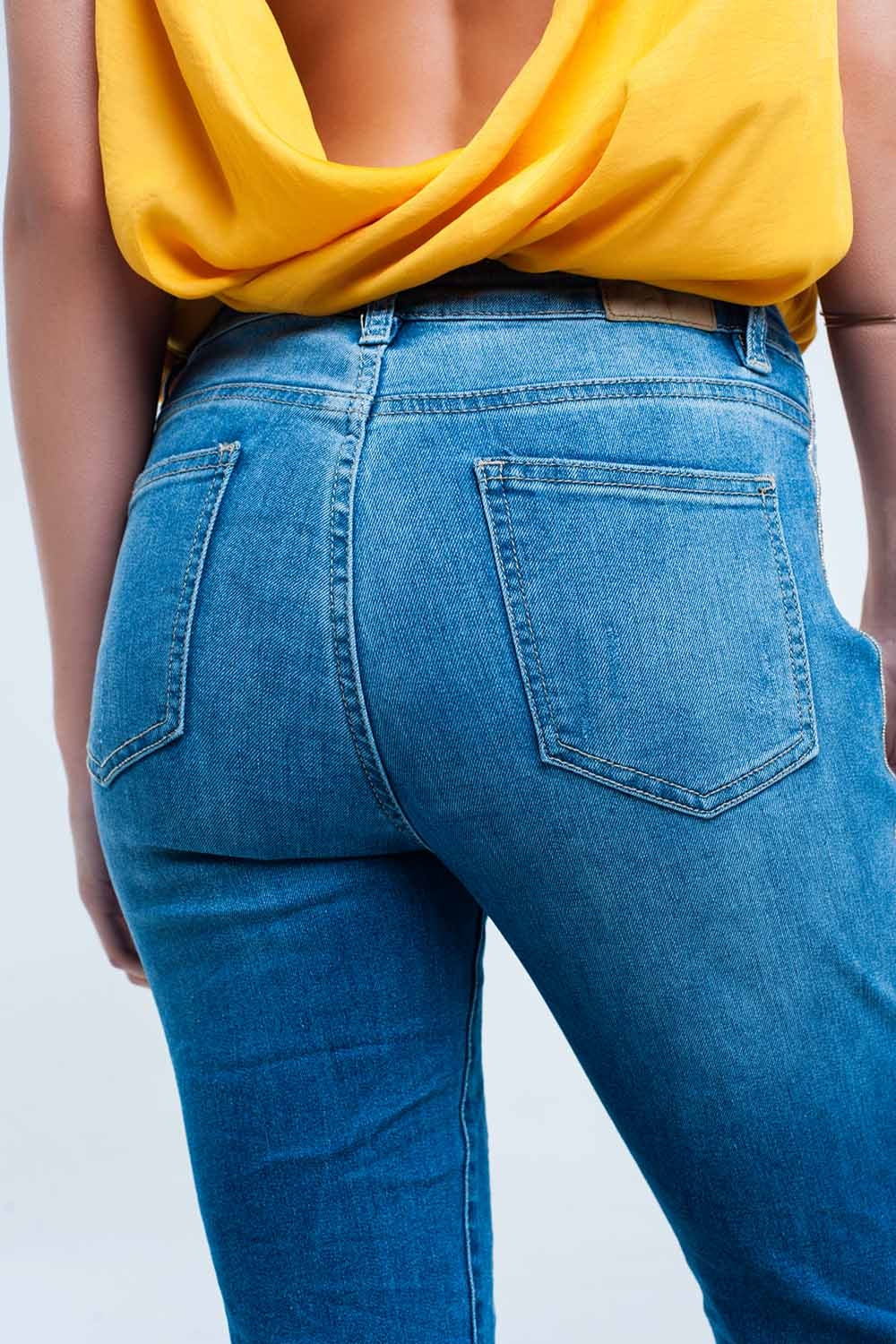 Jean skinny avec déchirures et paillettes