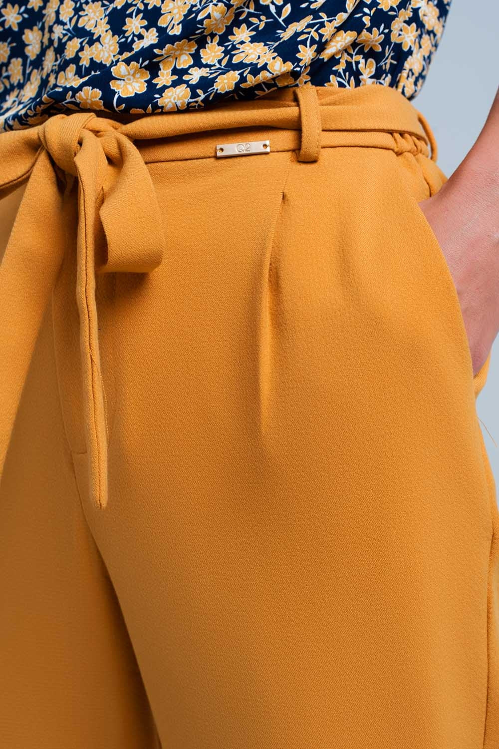 pantalon moutarde taille haute avec ceinture