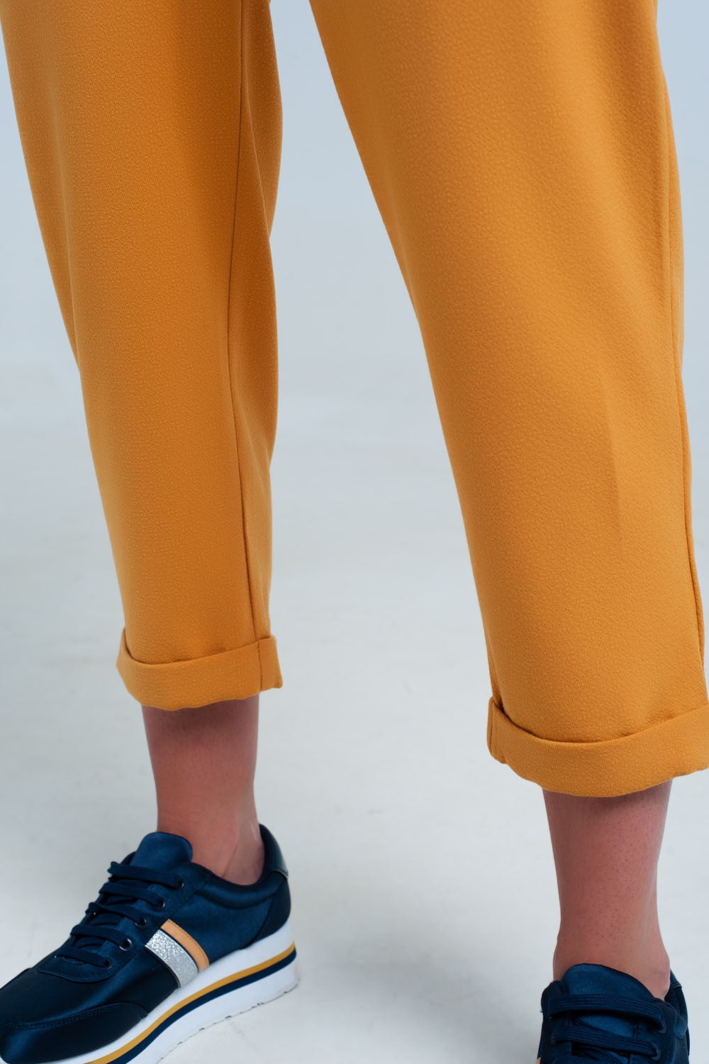 pantalon moutarde taille haute avec ceinture