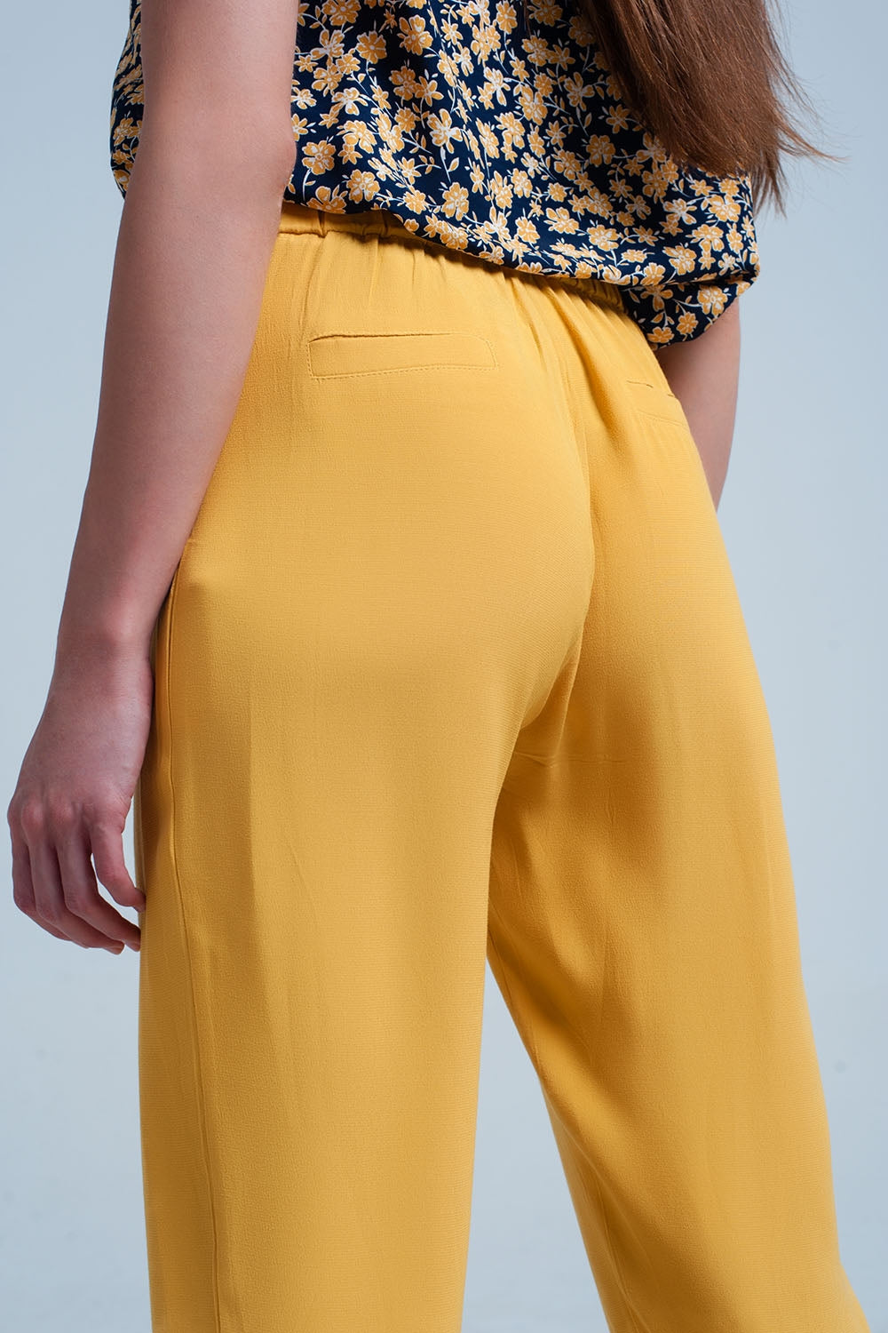 Pantalon moutarde avec Ceinture de satin