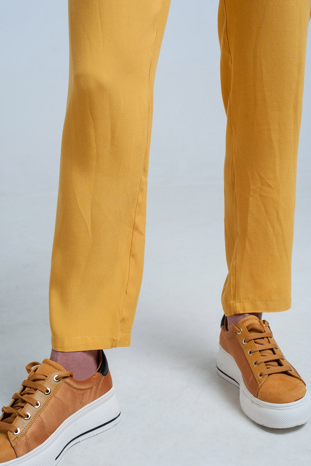 Pantalon moutarde avec Ceinture de satin