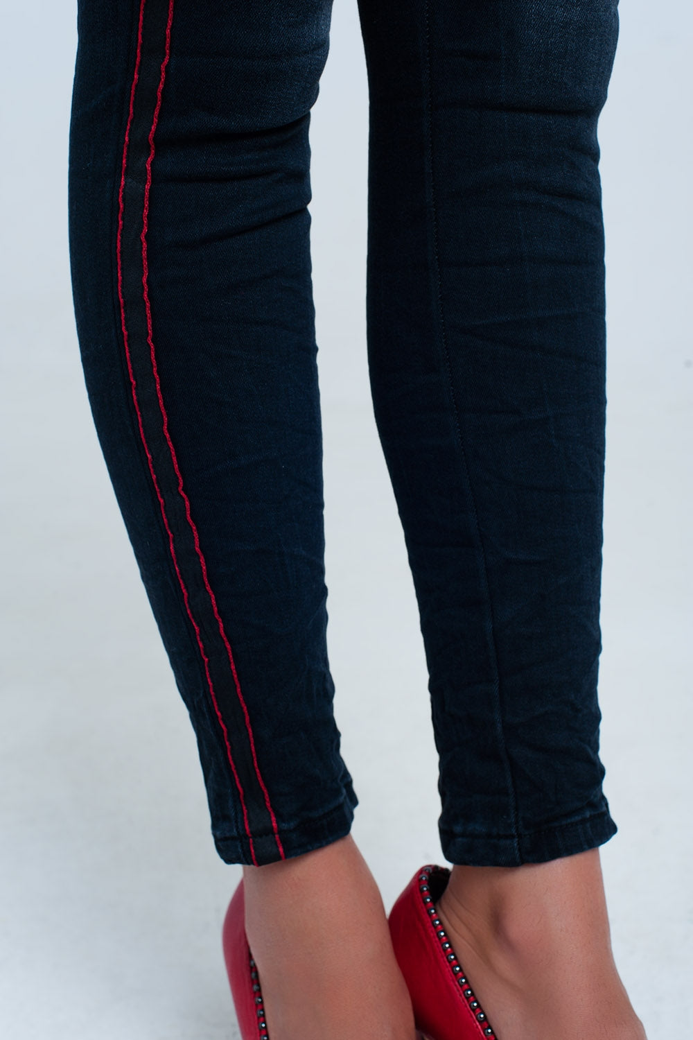 Jean noir skinny avec bandes sur les côtés