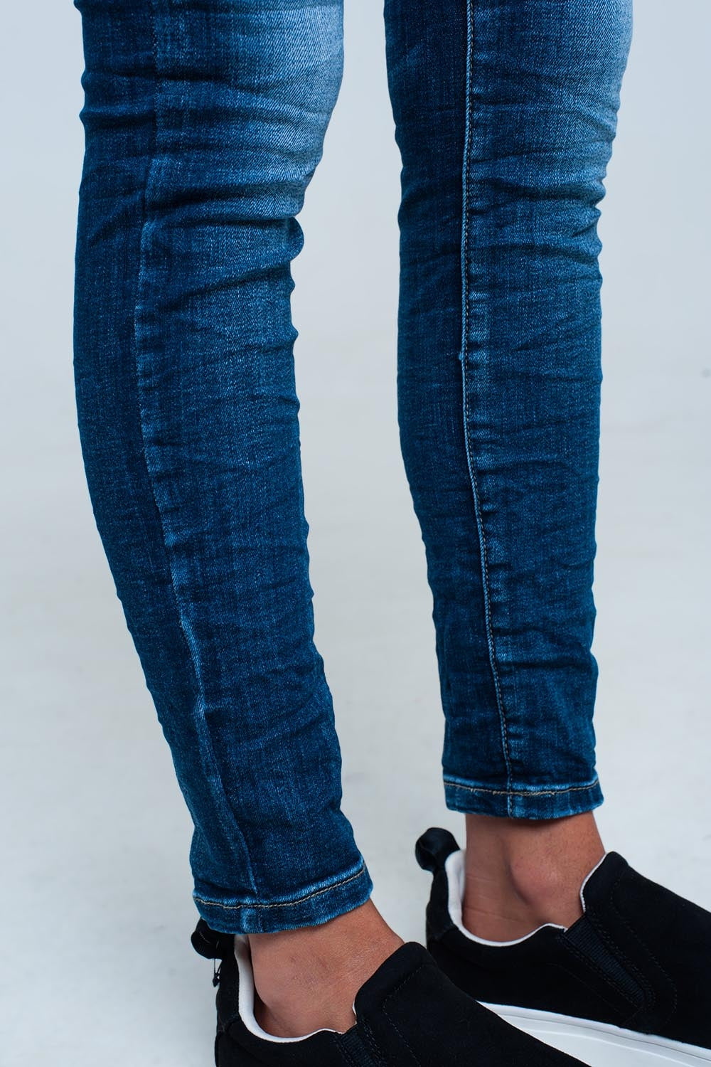Jean skinny avec poche brodée