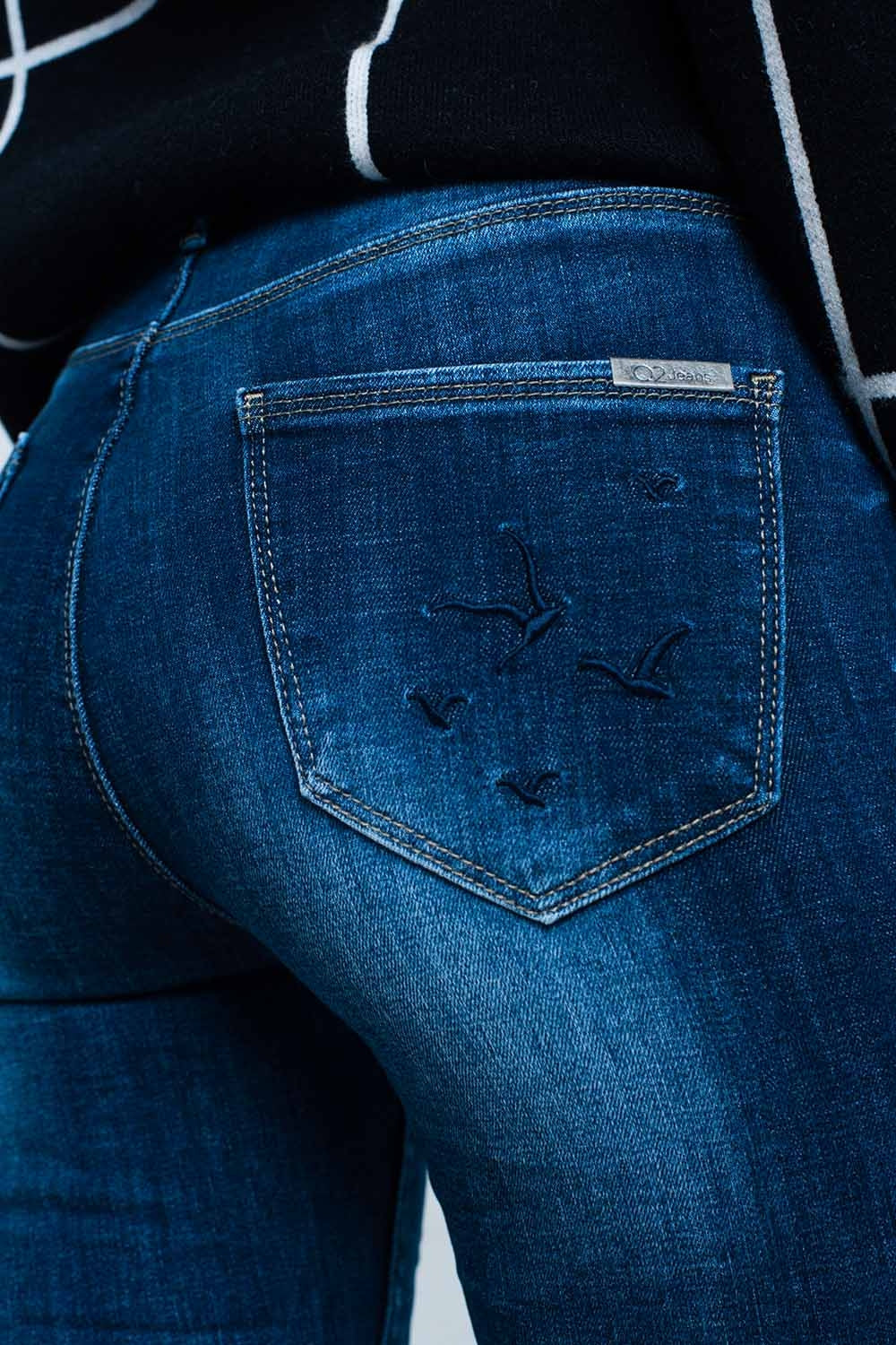 Jean skinny avec poche brodée