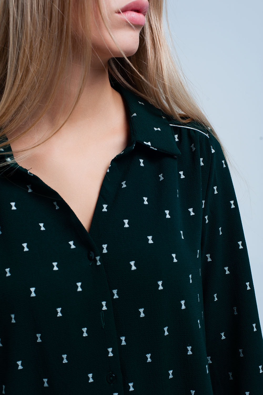 Chemise verde longue avec argent estampage
