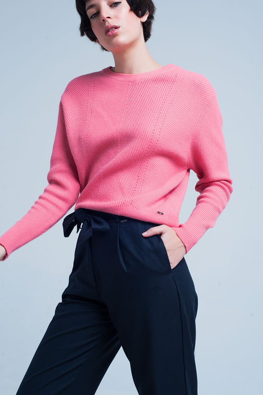 Pull texturé rose avec col rond motif à rayures
