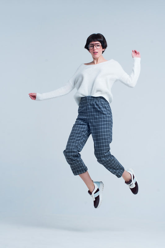Pantalon gris à carreaux blanc